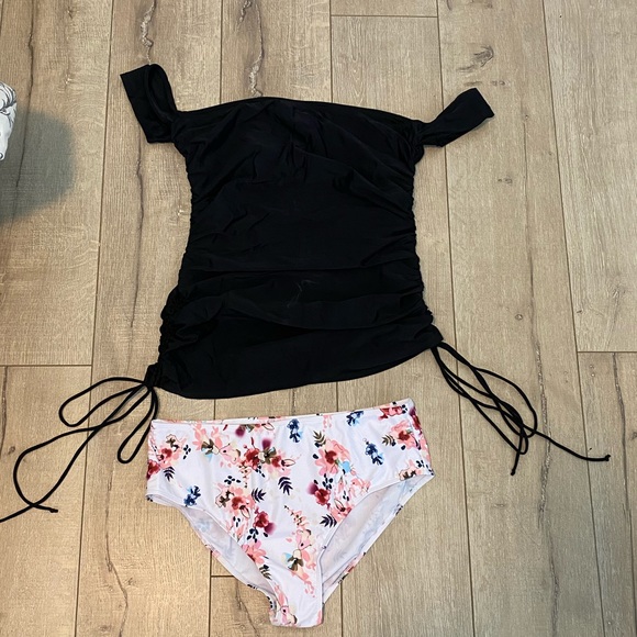 Bathing suit - Picture 1 of 2